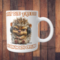Tasse „Halt die Fresse – ich bin noch offline“ mit grimmigem Igel – 312 ml